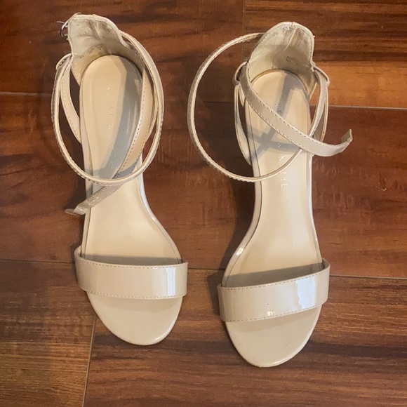 Kelly & Katie wedge heels, beige, size 6.5. - Picture 3 of 3